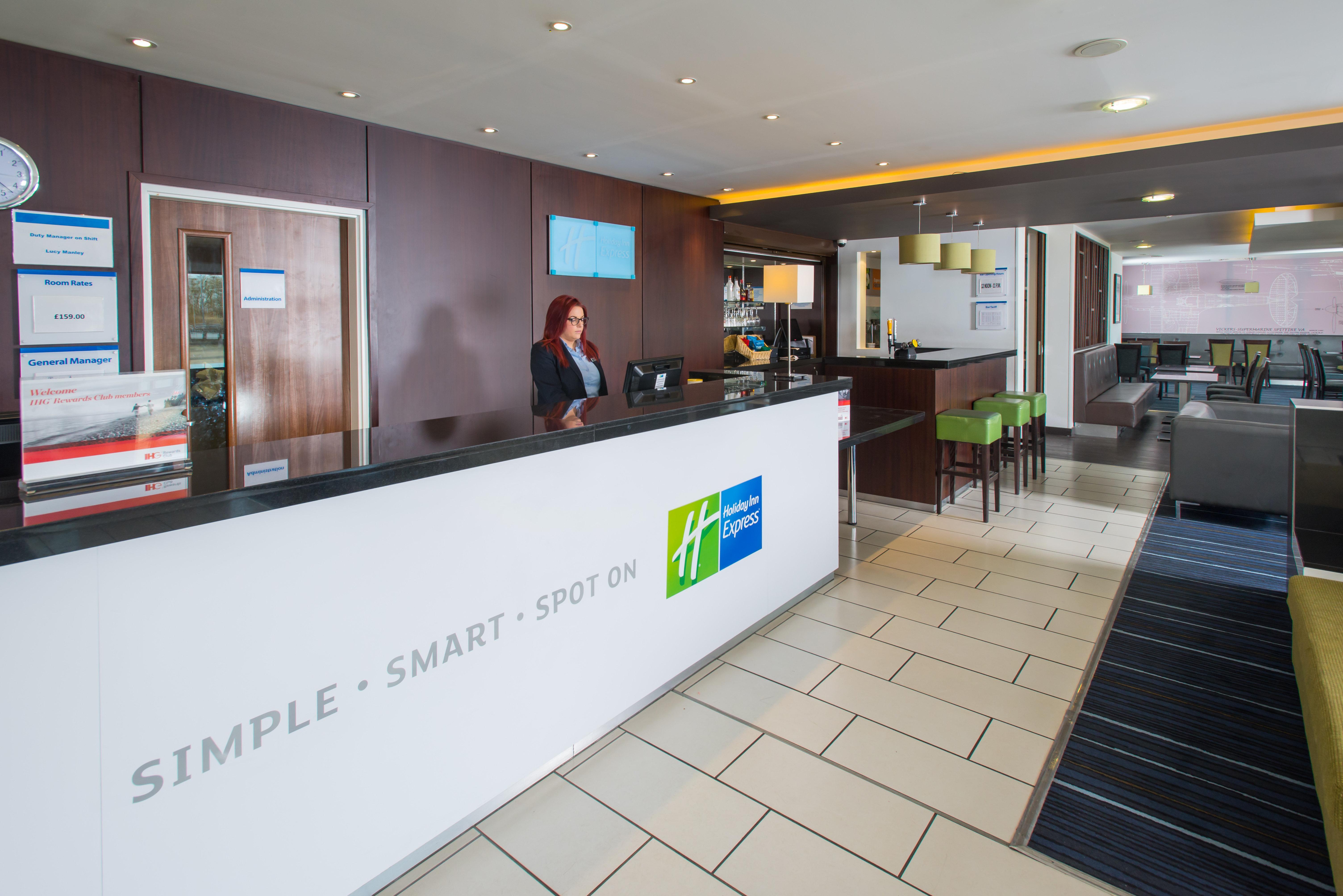 Holiday Inn Express Cambridge Duxford M11 Jct 10 By Ihg Exterior photo