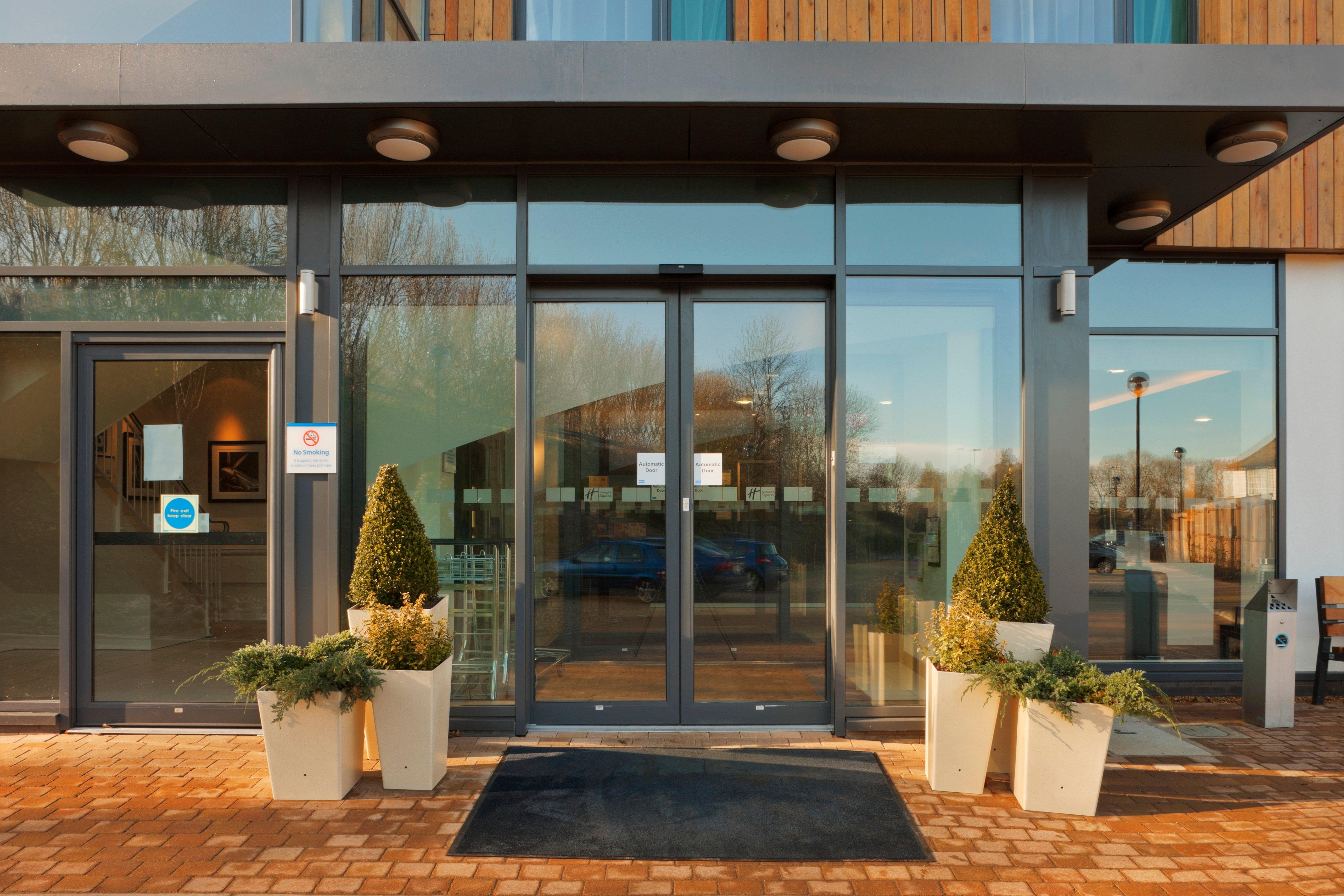 Holiday Inn Express Cambridge Duxford M11 Jct 10 By Ihg Exterior photo