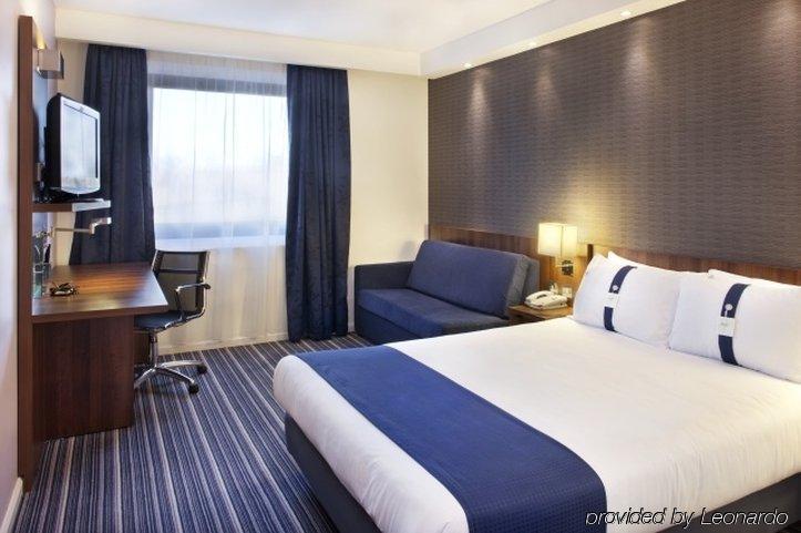 Holiday Inn Express Cambridge Duxford M11 Jct 10 By Ihg Room photo