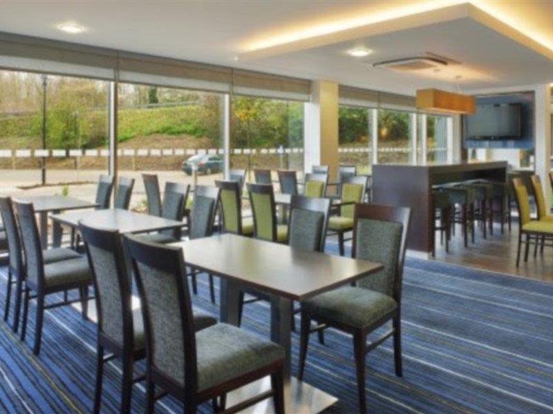 Holiday Inn Express Cambridge Duxford M11 Jct 10 By Ihg Exterior photo