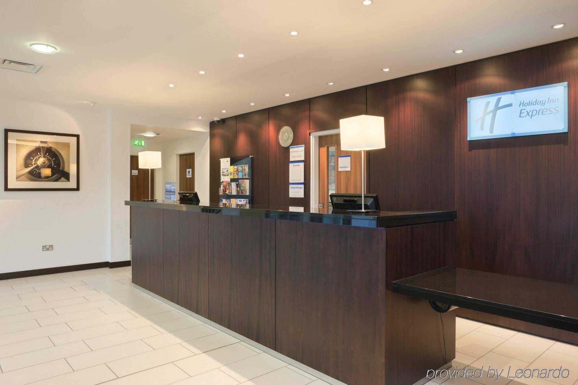 Holiday Inn Express Cambridge Duxford M11 Jct 10 By Ihg Exterior photo